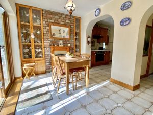 Breakfast Room- click for photo gallery